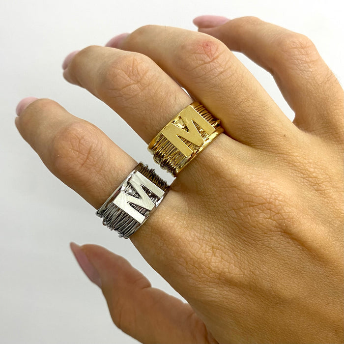 Anello filo della vita con iniziale regolabile - Iride shop - accessori donna