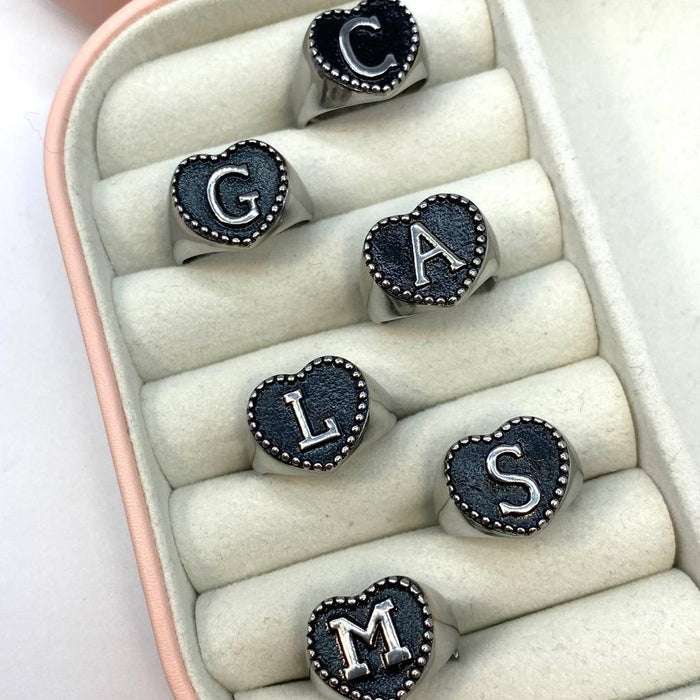 Anello regolabile black con iniziale - Iride shop - accessori donna