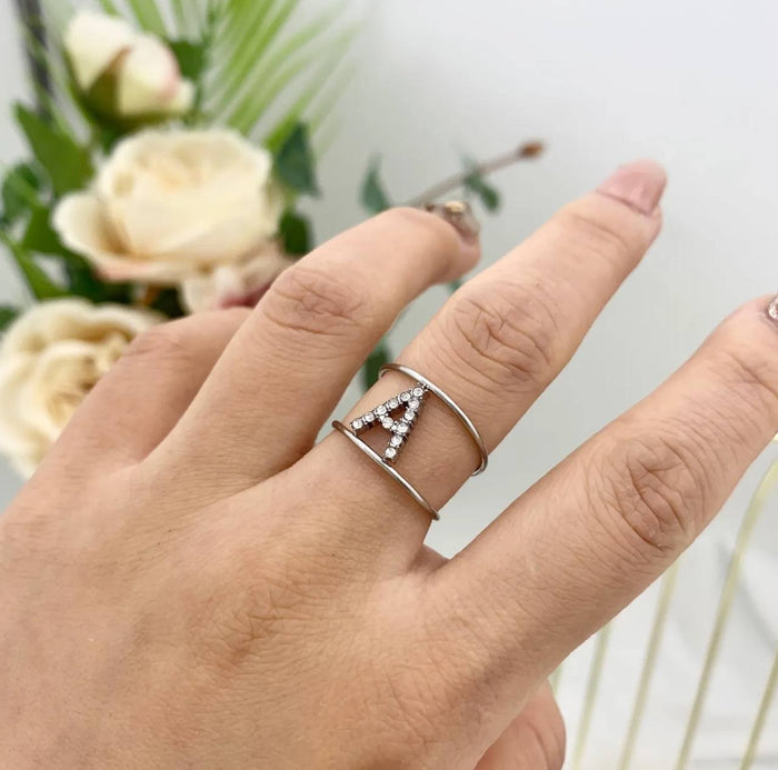 Anello regolabile  con iniziale bril