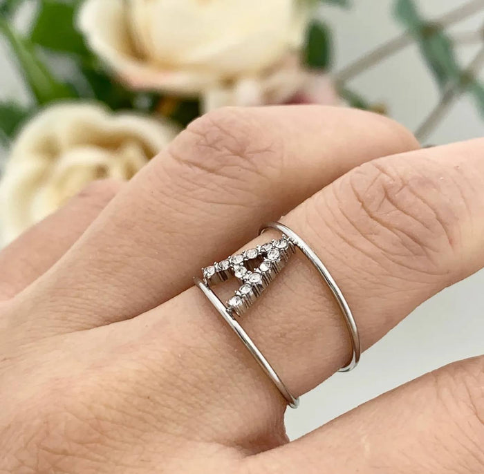 Anello regolabile  con iniziale bril