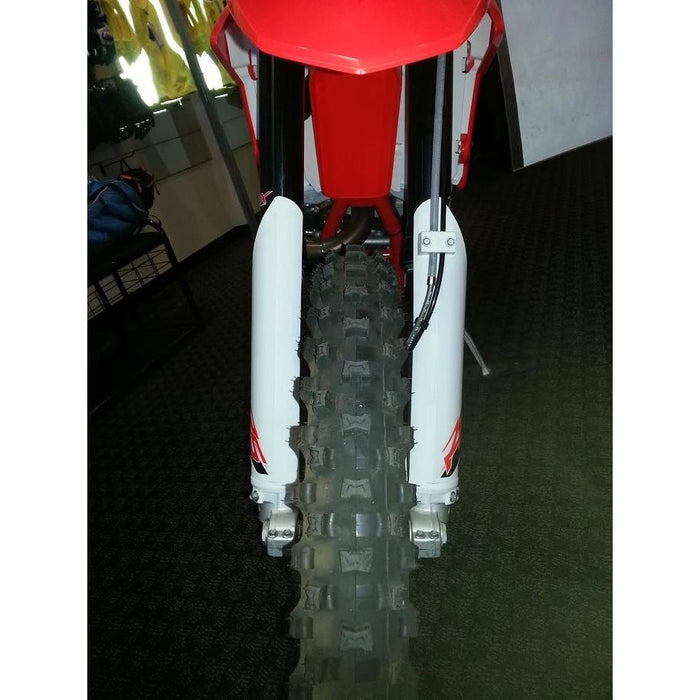 Beta (13-18) Fork Guard Set White