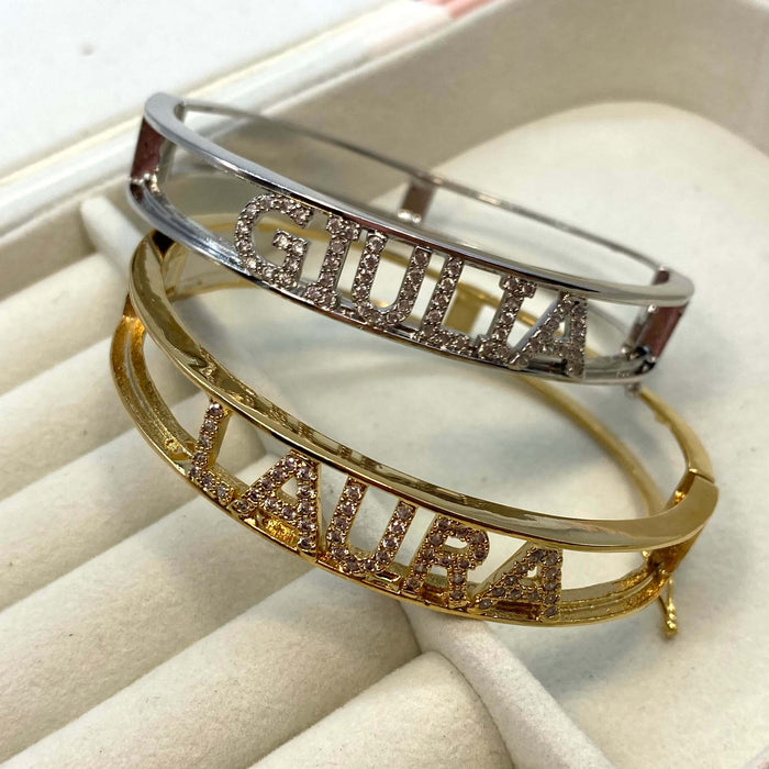 Braccialetto a manetta rigida personalizzabile in acciaio inossidabile, con una galvanica in oro 18k e pietre a taglio brillante, nei colori oro e argento - Iride Shop Bijoux e Accessori