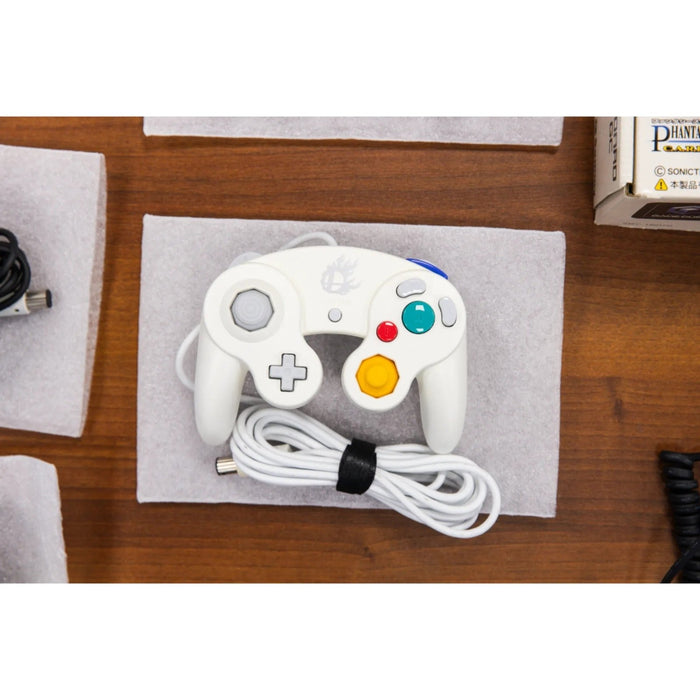 GameCube - Smash Bros White Controller Wii U 2014 (some yellowing)