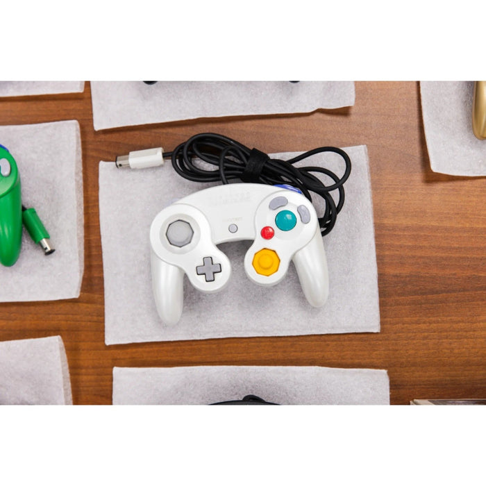 Nintendo GameCube Controller Collection - Battle Beaver Customs - GameCube - Pearl White Controller 2002