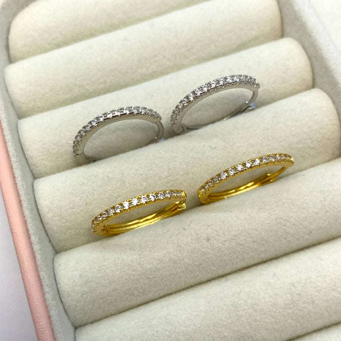 Orecchini cerchietti slim in argento 925 con strass - Iride shop - accessori donna