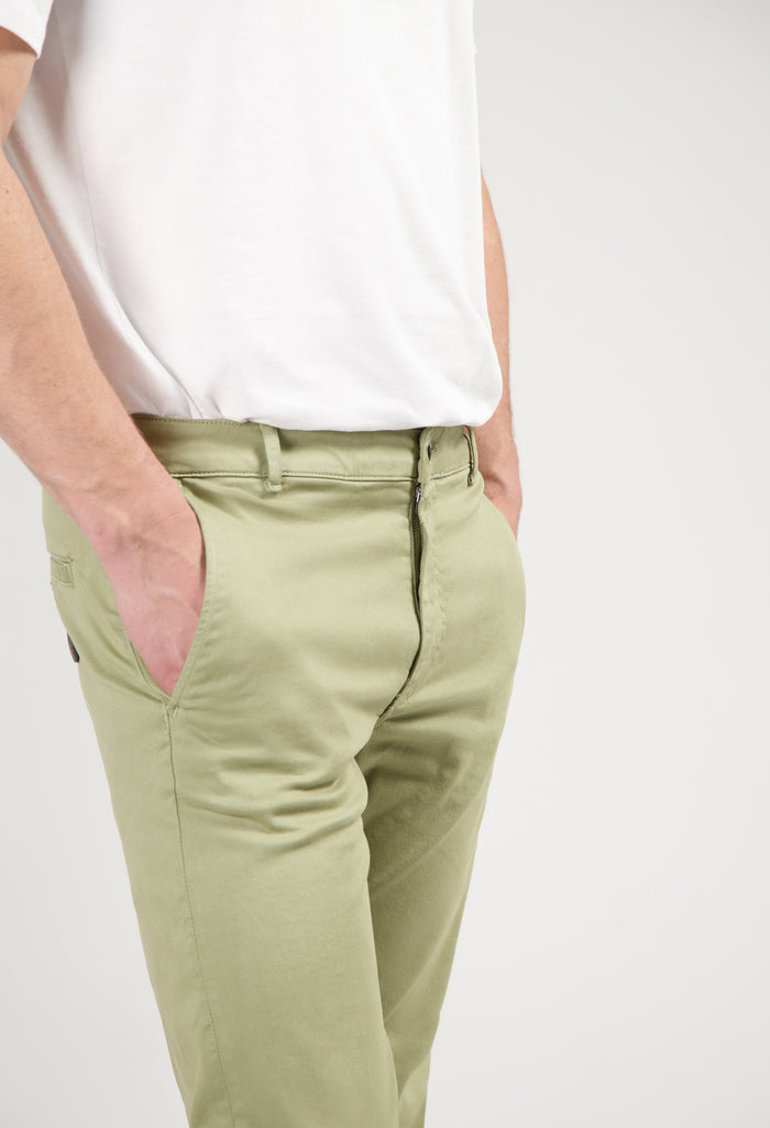 Sustainable MUD Jeans in light blue denim, designed for a classic fit, paired with a white ribbed sweater.