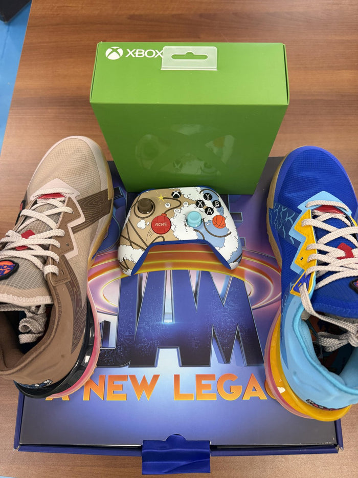 Xbox Series X - Roadrunner v Wile E + Shoes 11